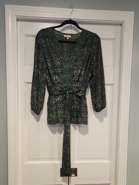 Max Studio Green Paisley V-Neck Top